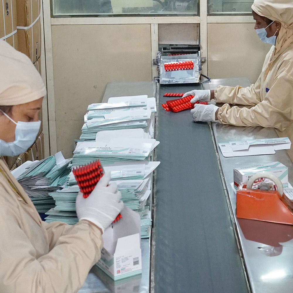 Pharmaceutical tablet packaging line